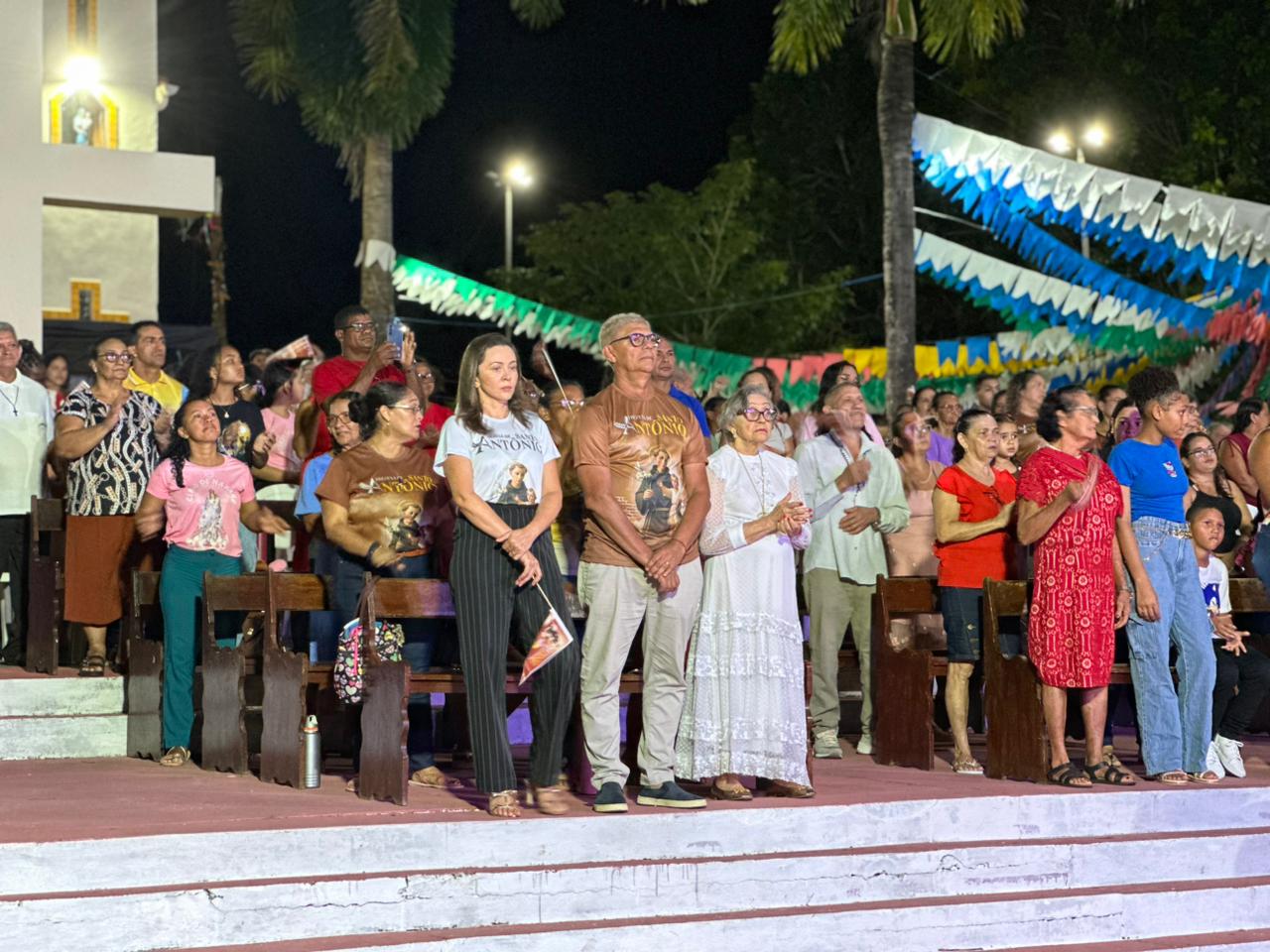 Prefeito Zé Martins e primeira-dama Vânia Martins participam do encerramento dos festejos de Santo Antônio, padroeiro de Bequimão